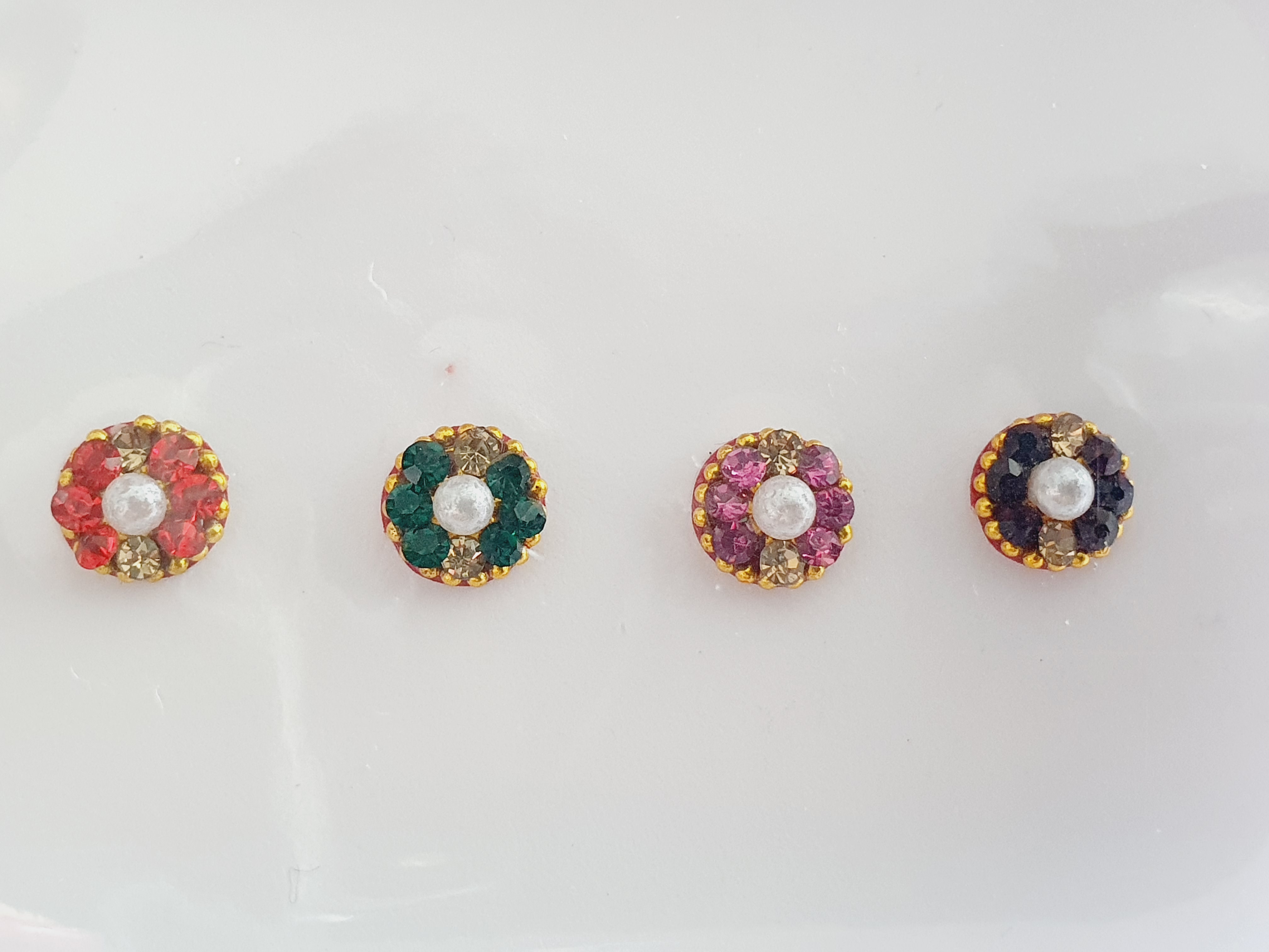 VRC017 Round Coloured Crystal Fancy Bindis