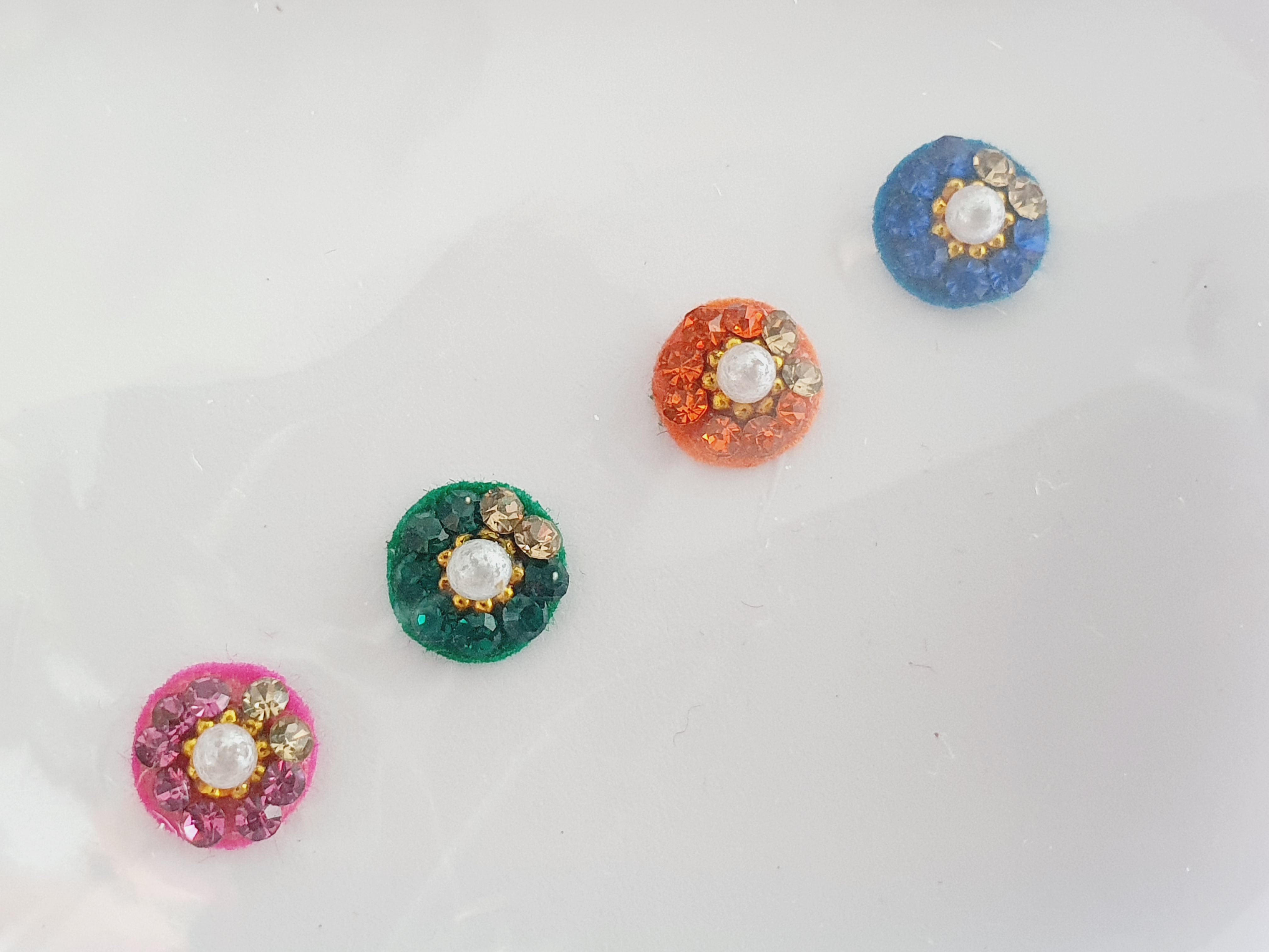 VRC019 Round Coloured Crystal Fancy Bindis