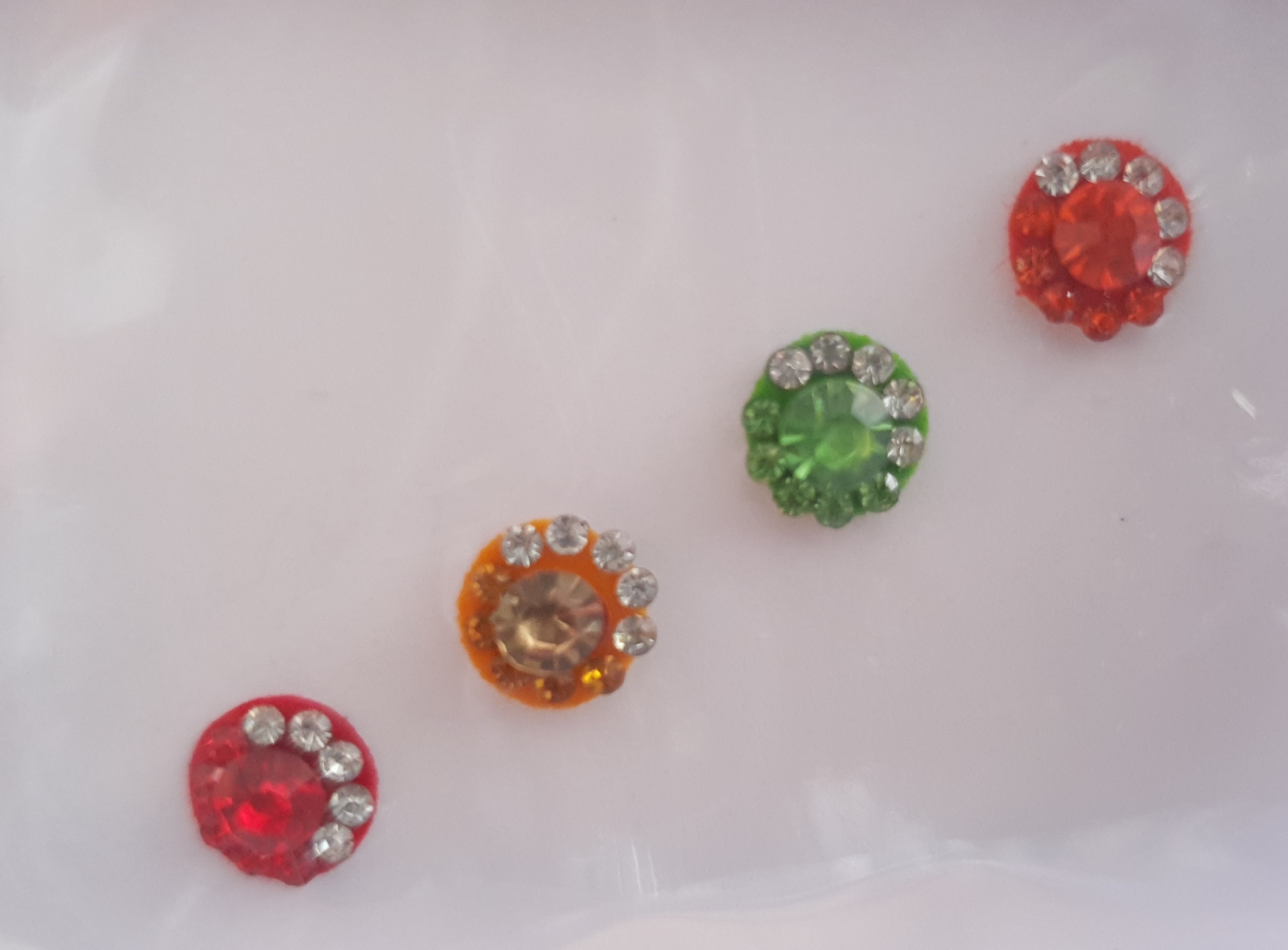 VRC031 Round Coloured Crystal Fancy Bindis