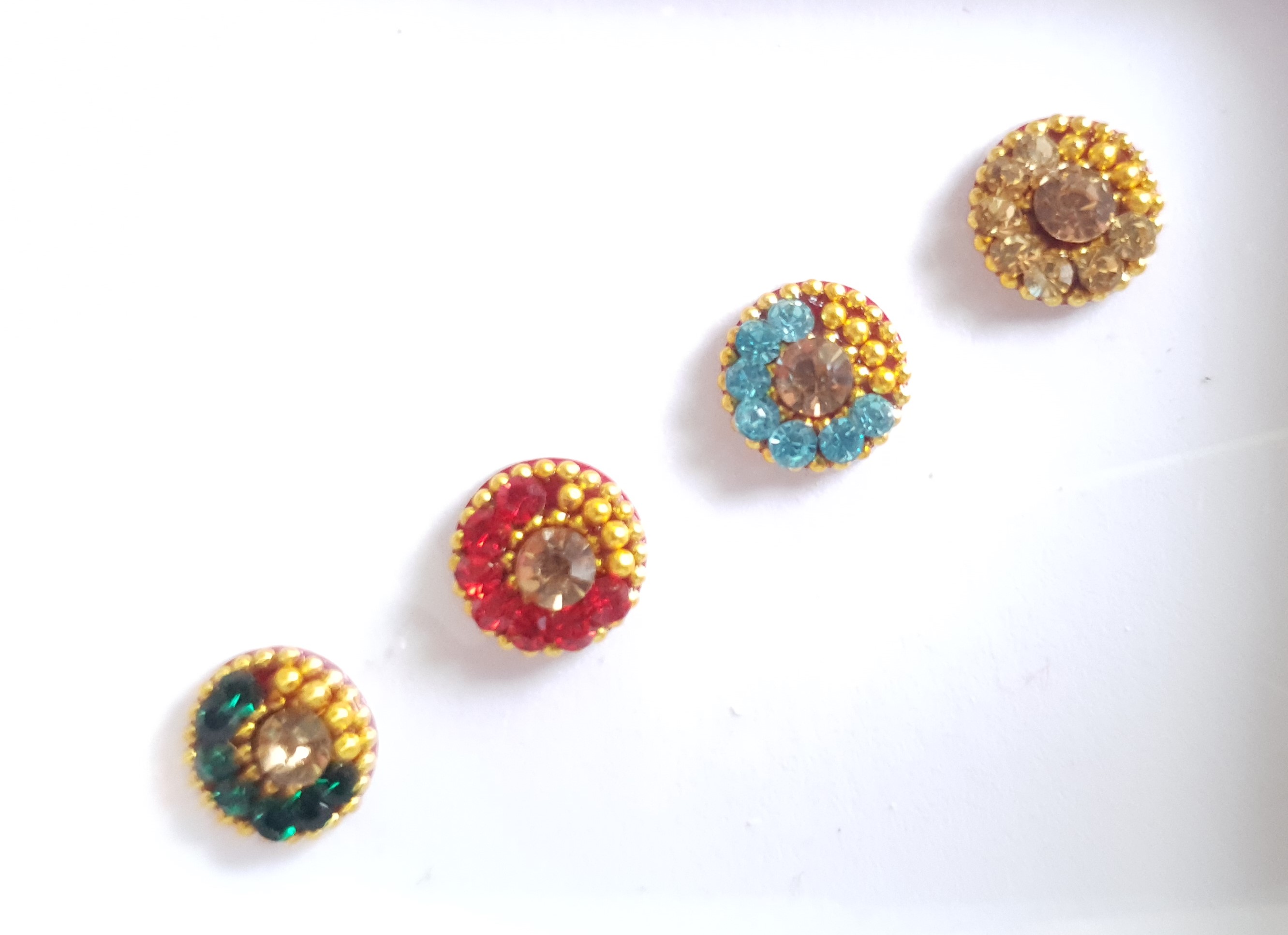 VRC041 Round Coloured Crystal Fancy Bindis   1