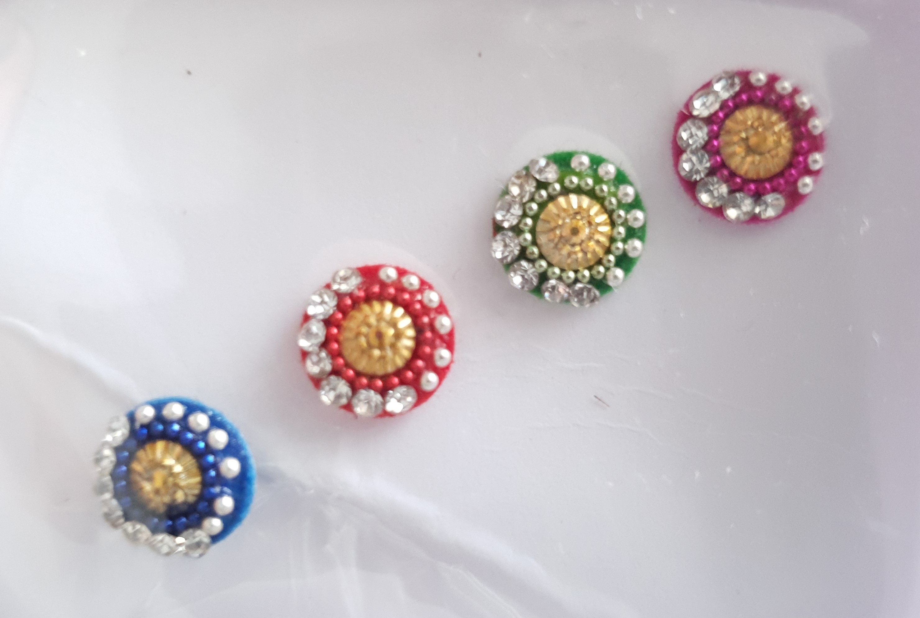 VRC044 Round Coloured Crystal Fancy Bindis