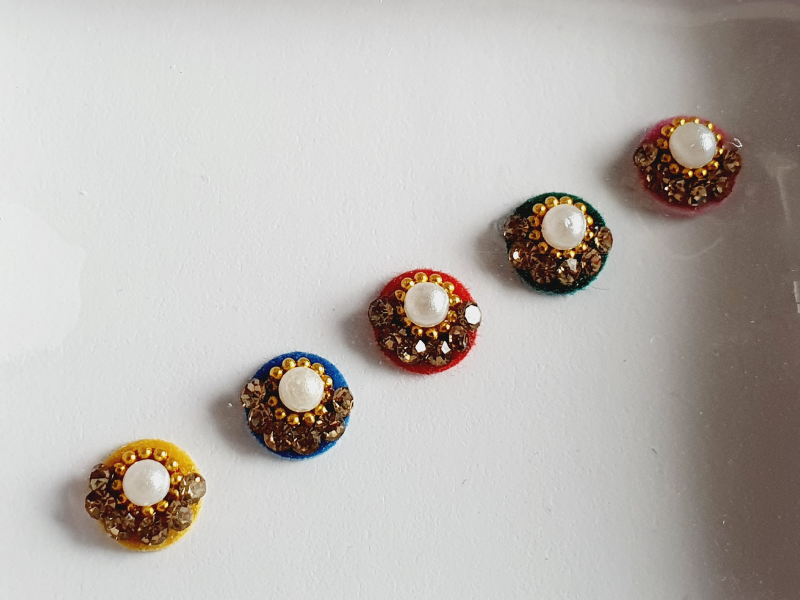 VRC124 Round Coloured Crystal Fancy Bindis