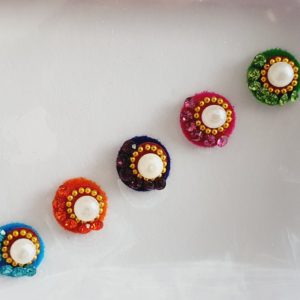 VRC132 Round Coloured Crystal Fancy Bindis   1