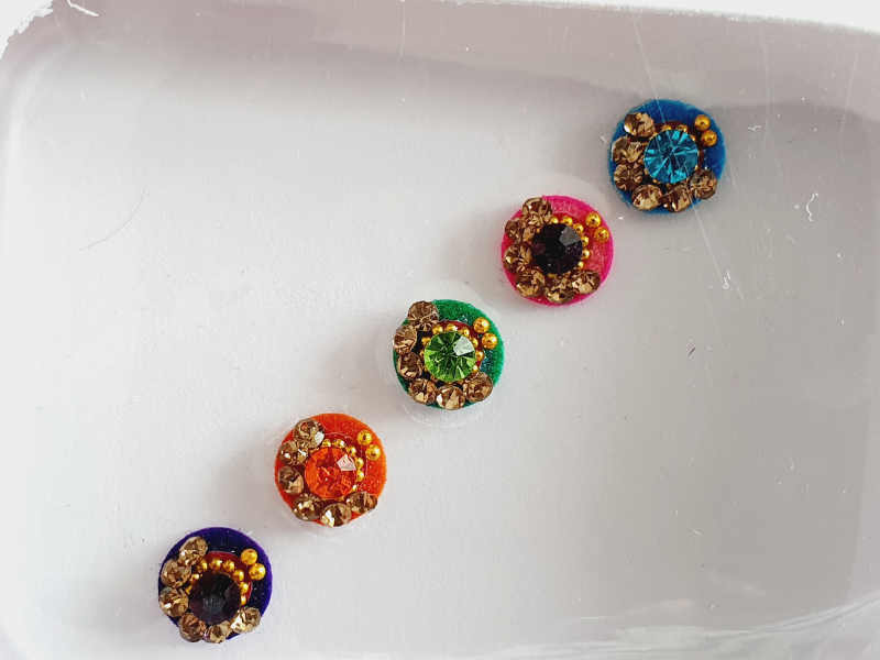VRC148 Round Coloured Crystal Fancy Bindis