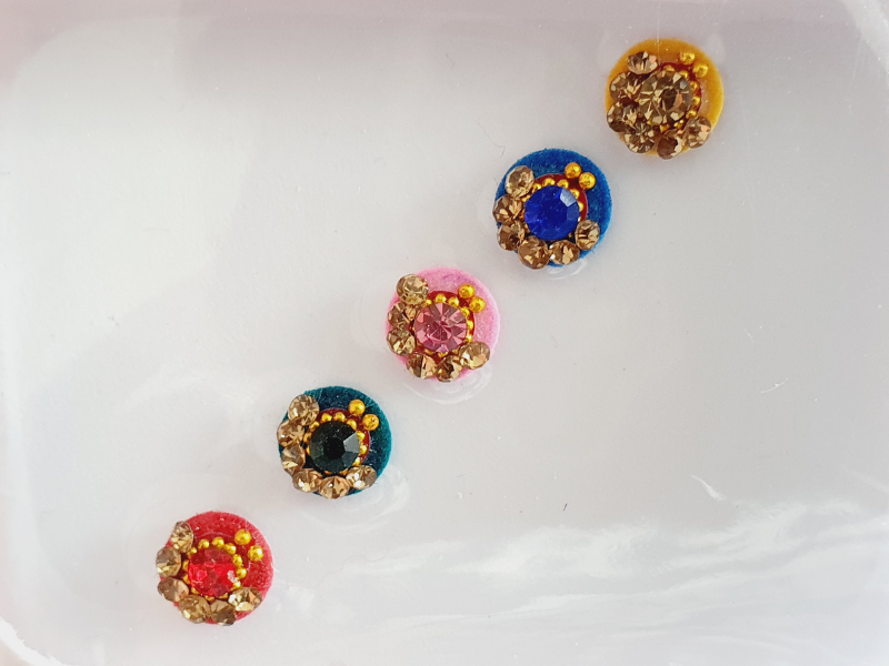 VRC150 Round Coloured Crystal Fancy Bindis